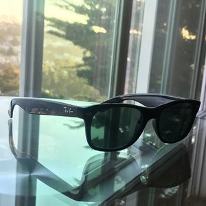 *Authentic* Ray Ban New Wayfarer Sun Glasses
